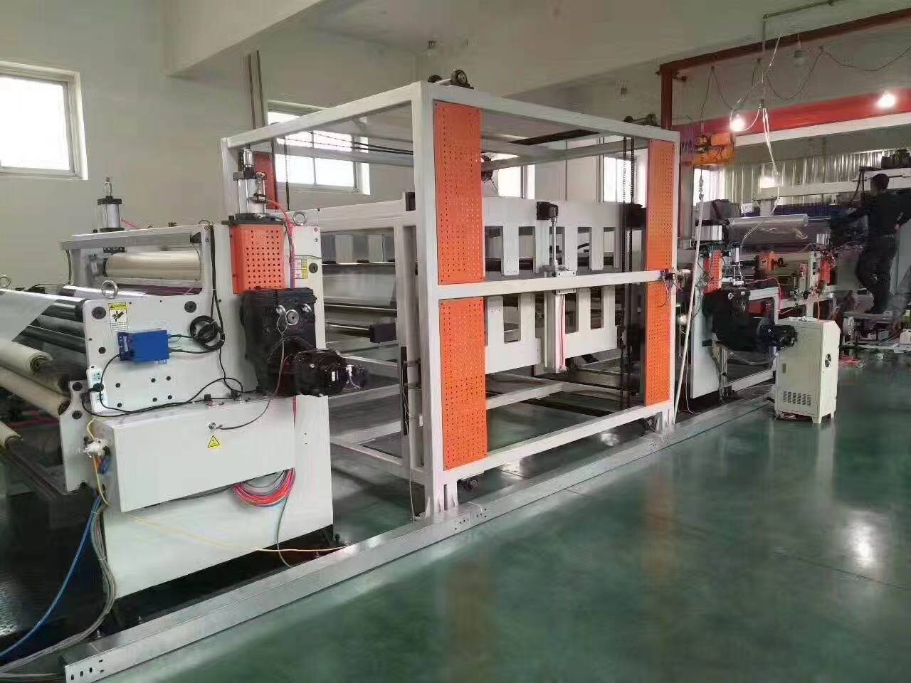 Últimos blogs de la empresa sobre Soluciones de coextrusión multicapa: añadir funcionalidad a su línea de extrusión de hojas PC/PMMA