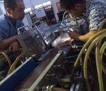comprar Línea de extrusión automática de láminas de plástico con capacidad de 350 kg/h y rango de espesor de 0.3-2 mm online manufacture