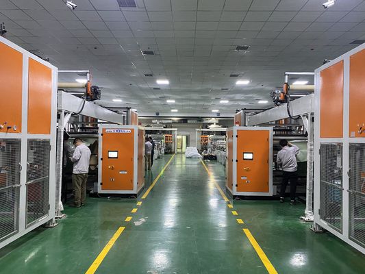 comprar Línea de extrusión de lámina plástica con mesas de calibración de 4 grupos y capacidad de extrusión de 350 kg/h para espesores de 0.5-1.5 mm online manufacture