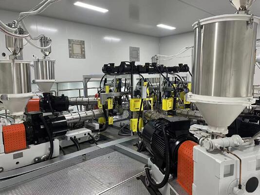 comprar Máquina de extrusión de chapa de PP termoformadora de alta capacidad con 300-1000 kg/h de salida, 0,2-1,5 mm de espesor y 800-1500 mm de ancho online manufacture