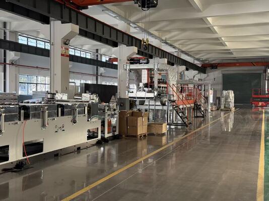 comprar Línea de extrusión de láminas decorativas PETG con salida de 600 kg/h y rango de espesor de 0,2-2 mm con diseño de tornillo simple/doble online manufacture