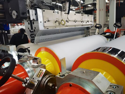 comprar Línea de extrusión de película fundida de TPU con ancho de 1000-2000 mm y extrusora de tornillo único para película impermeable laminada con tela online manufacture