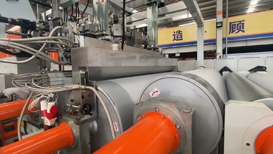 comprar Línea de extrusión de película solar EVA de 2600 mm de ancho con 300-700 kg/h de salida y tasa de contracción ≤ 2% para el encapsulado de paneles solares online manufacture