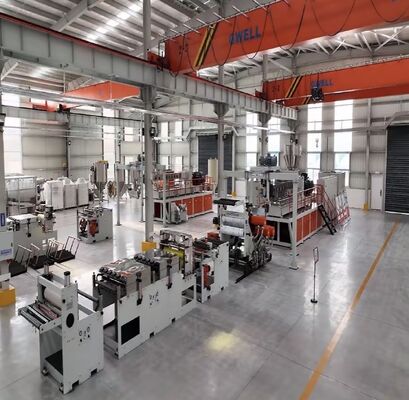 comprar Máquina de extrusión de hojas de PET con capacidad de salida de 300-1500 kg/h Diseño de tornillo doble y sistema de calefacción de alta eficiencia energética online manufacture