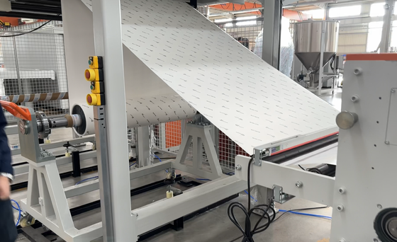 comprar Línea de extrusión de hojas decorativas PETG con 600 kg/h de salida, rango de espesor de 0,2-2 mm y estructura GAG de tres capas online manufacture